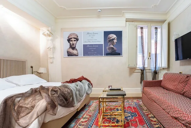 Triple, Double Bed, Sofa, Art Hotel Orologio 3/6