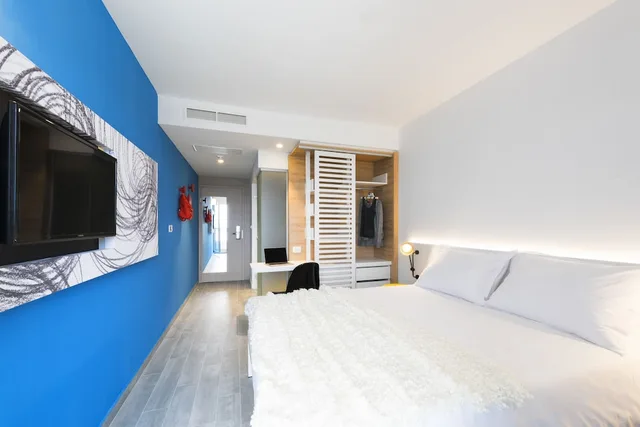 غرفة سوبيريور بسرير مزدوج بإطلالة على المسبح بشرفة، Pharos, Hvar Bayhill Hotel 1/10