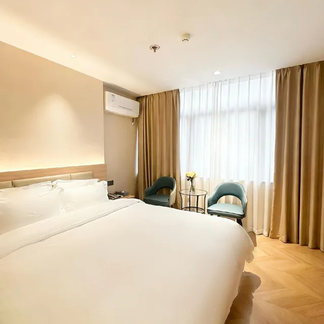 غرفة سوبيريور بسرير مزدوج في طابق مرتفع، Green Oasis Hotel 1/2