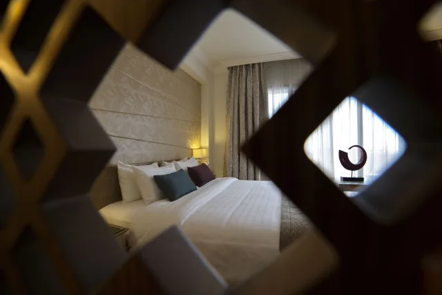 غرفة سوبيريور بسرير كينج بإطلالة على المدينة بمطبخ، فندق جولدن توليب الدمام الكورنيش(Golden Tulip Dammam Corniche Hotel) 7/9
