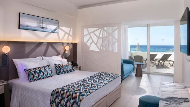 Sea View Suite - All Inclusive Flex، Pernera Beach Hotel 2/4