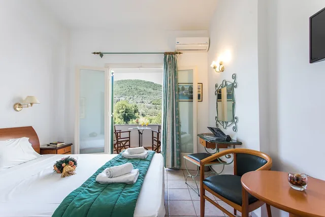 غرفة بسريرين منفصلين بإطلالة على الجبل، Paradise Inn 3/4