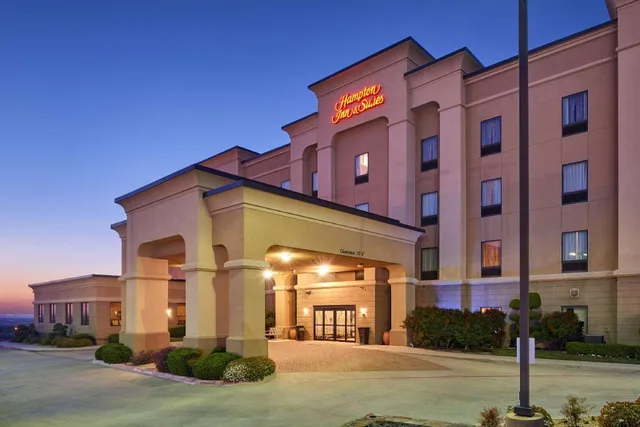 جناح بسرير كينج مع أريكة بحوض جاكوزي لذوي الإعاقة، Hampton Inn & Suites Decatur 1/1
