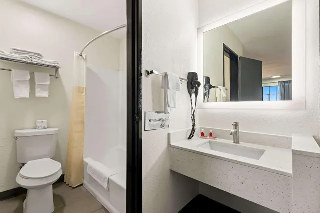 غرفة بسريرين كوين، Econo Lodge Dumas 6/7