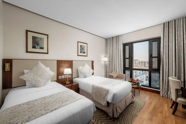 Premier Haram View Twin Two Double Beds، فندق المدينة أوبروى(The Biltmore Al Madinah) 3/3