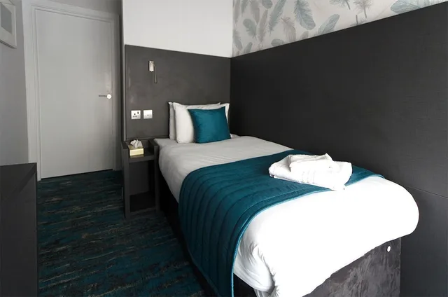 غرفة سوبيريور مفردة، Commodore Hotel London 4/18