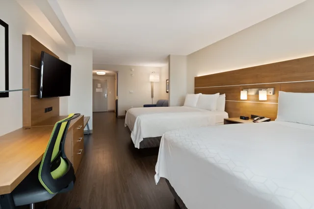 جناح بسريرين كوين، Holiday Inn Express Hotel & Suites Largo-Clearwater 1/3