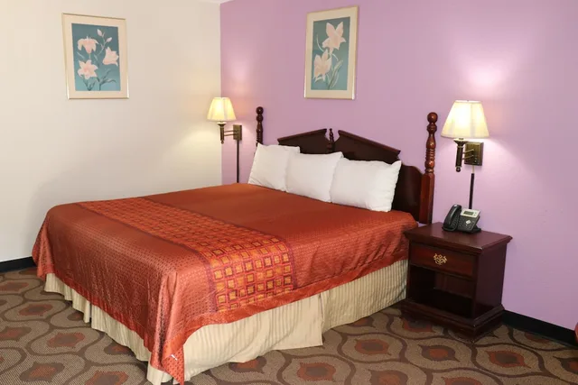 غرفة مفردة بسرير كينج، Knights Inn Mineral Wells 1/2