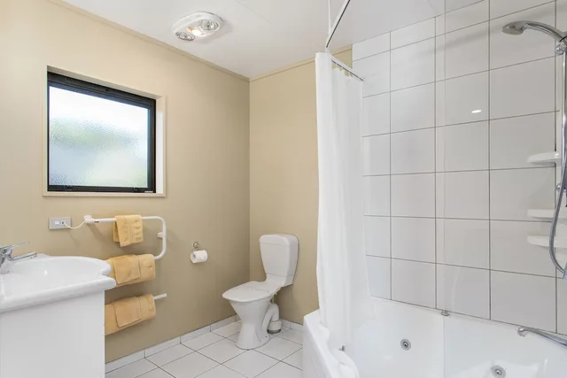 غرفة ديلوكس ثلاثية بسرير كوين وسرير فردي بجاكوزي، Kaikoura Gateway Motor Lodge 2/3