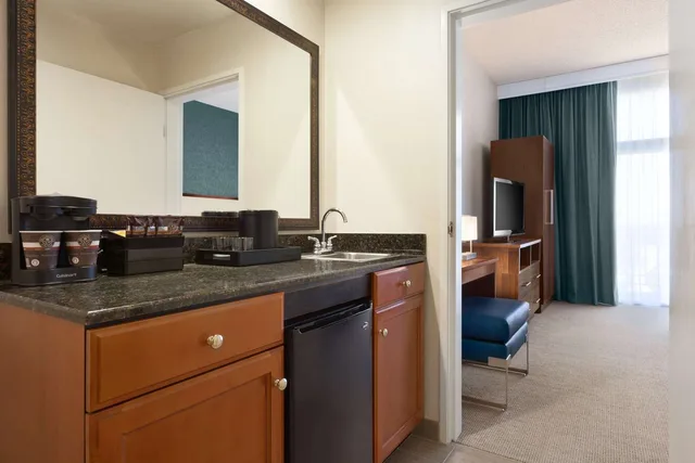 جناح بسرير كينج بإطلالة على الجبل بغرفتين، Embassy Suites By Hilton Brea North Orange County 2/2