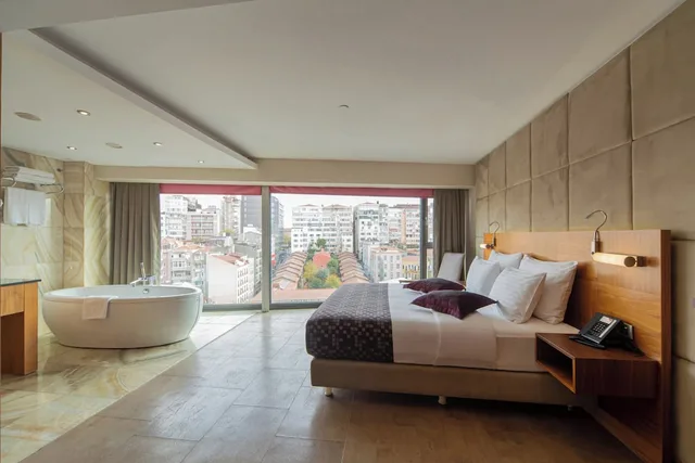 1 Bedroom, Suite, Single Bed, Crowne Plaza Istanbul Harbiye Hotel 3/10