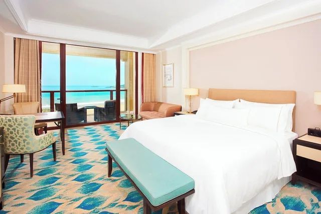 غرفة بسرير كينج بإطلالة على البحر بشرفة، The Westin Zhujiajian Resort Zhoushan 2/3