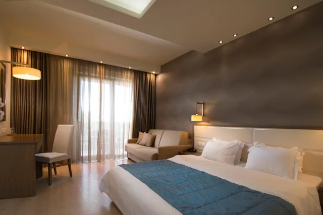 غرفة بسرير مزدوج بإطلالة على البحر، Cosmopolitan Hotel And Spa 8/10
