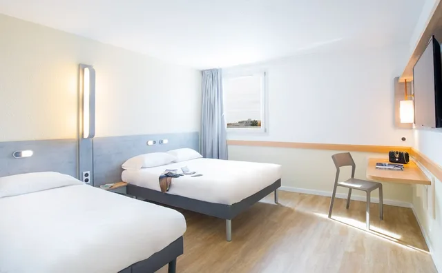 غرفة ثلاثية بسرير مزدوج، Ibis budget Frejus Saint Raphael Centre et Plage 10/10
