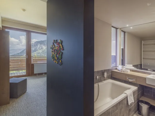غرفة كومفورت عائلية بسرير كينج وأسرّة بطابقين بشرفة، Falkensteiner Hotel Sonnenalpe 9/10