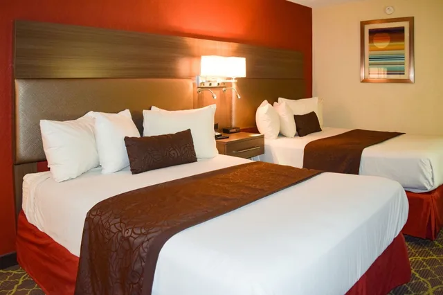 غرفة قياسية بسريرين كوين، Best Western West Hills Inn Chadron 3/4