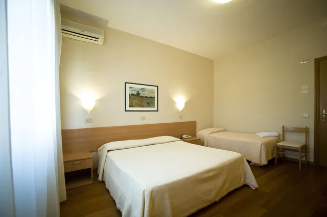 غرفة ثلاثية بسرير كوين وسرير فردي، Hotel Villa Ricci 1/2
