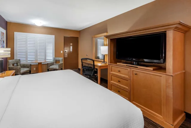 غرفة قياسية بسرير كينج لذوي الإعاقة، Best Western Plus Stovall's Inn 1/10