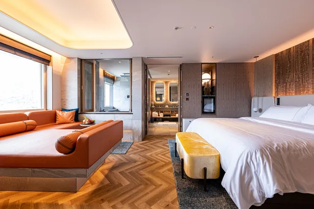 جناح كلوب بسرير كينج بإطلالة، Westin Miyako 1/5