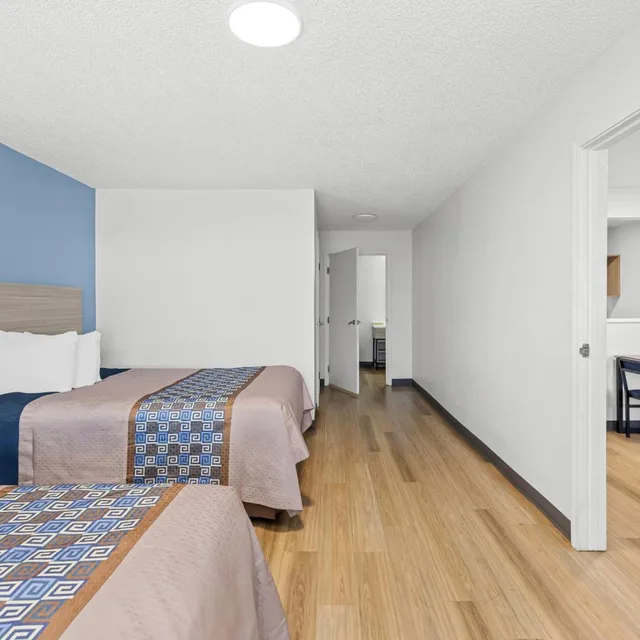 غرفة عائلية مع أريكة، Suburban Studios Copley Akron West 2/5