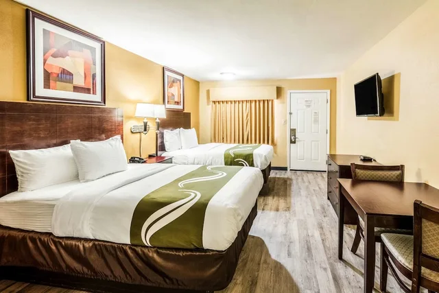 Efficiency, 2 Double Beds, Quality Inn Corsicana, TX 2/3