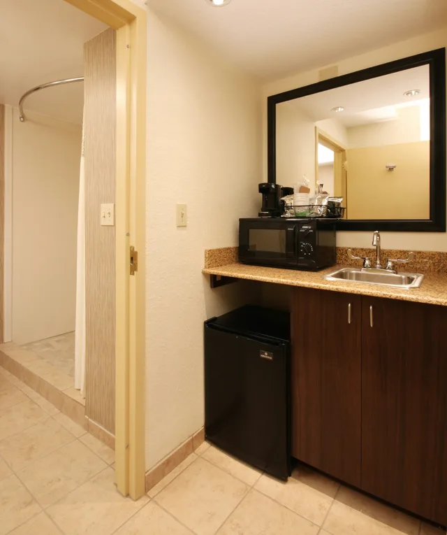 Suite, King Bed, Jetted Tub, Hampton Inn Champaign/Urbana 3/3