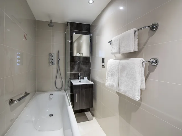غرفة بريميوم بسرير كينج، Holiday Inn London - Kensington High St. by IHG 8/8
