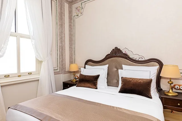 Junior Suite, Murphy Bed, Queen Bed، Meroddi Barnathan Hotel 2/5