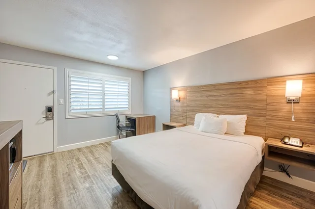 غرفة قياسية بسرير كينج، Vagabond Inn San Luis Obispo 2/5