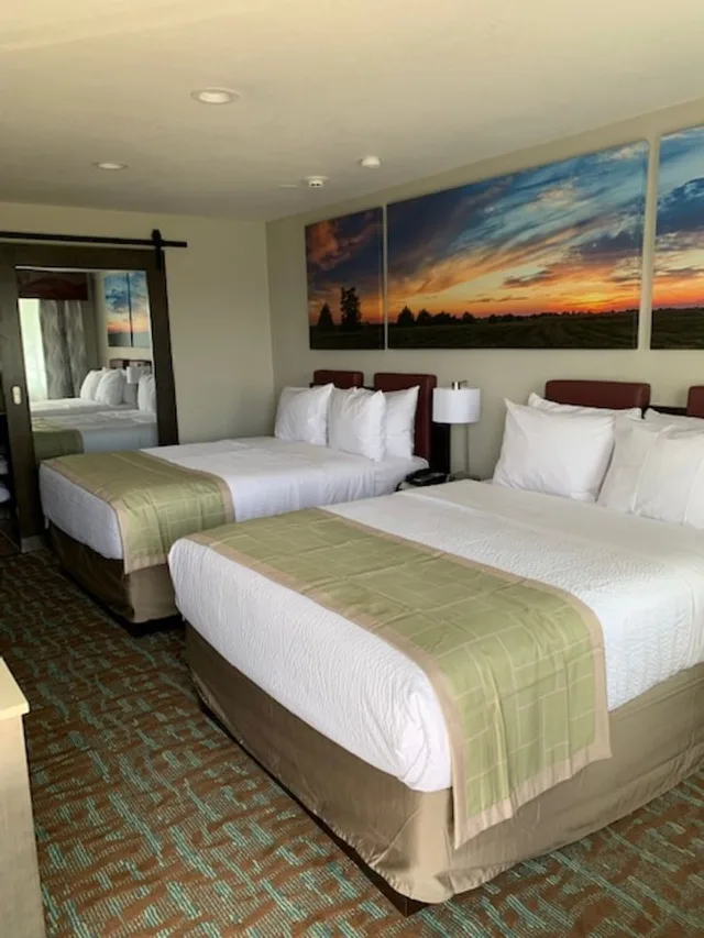 غرفة بسريرين كوين، Days Inn by Wyndham Bellville Mansfield 1/2