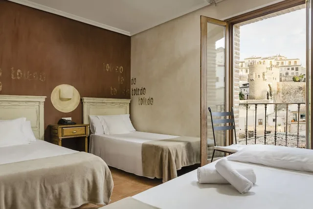 غرفة بسرير مزدوج مع سرير إضافي، EL HOSTAL PUERTA BISAGRA. 3/6
