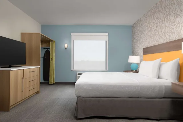 جناح بسرير كينج بحوض استحمام لذوي الإعاقة، Home2 Suites by Hilton Durham University Medical Center 1/2