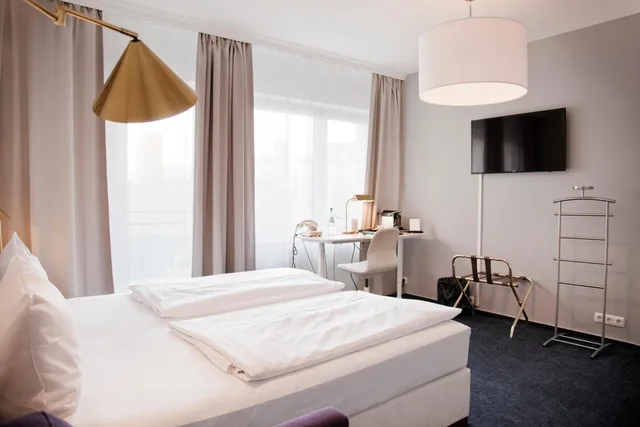 غرفة كومفورت بسرير مزدوج بشرفة مع سرير إضافي، Hotel Les Nations 1/1