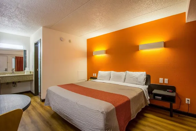 غرفة بسرير كينج للمدخنين، Motel6 Ashland, OH 10/10
