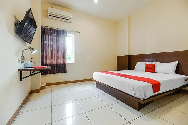 Reddoorz، RedDoorz Plus @ Karebosi Area 2 (RedDoorz - Hotel Crown Inn) 1/4