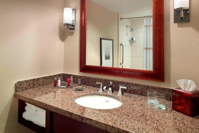 غرفة كبيرة بسرير مزدوج، New Orleans Marriott Metairie At Lakeway 3/4