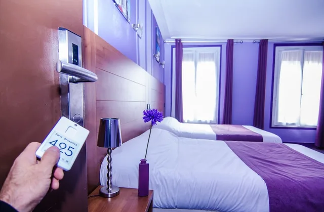 غرفة بسريرين منفصلين، Hotel Paris Bruxelles 1/5