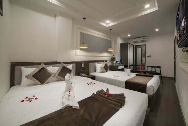 غرفة كلاسيكية ثلاثية بسرير كوين وسرير فردي، Galliot Central Hotel 2/3
