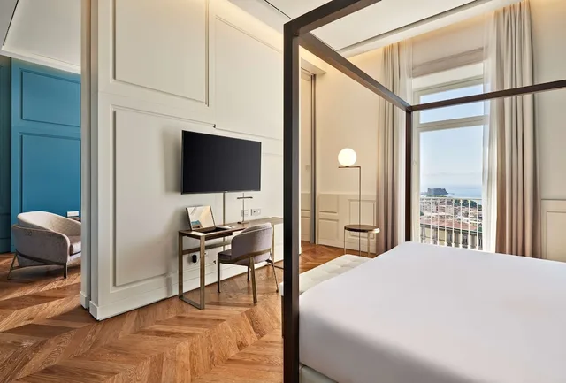 جناح بسرير كينج بغرفة نوم واحدة، De Bonart Naples, Curio Collection by Hilton 7/10