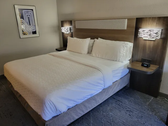 غرفة قياسية بسرير كينج، Holiday Inn Express Hotel Suites the Villages 9/10