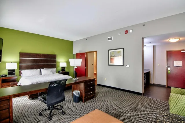 استوديو بسرير كينج مع أريكة لذوي الإعاقة، Hampton Inn Foley 2/5