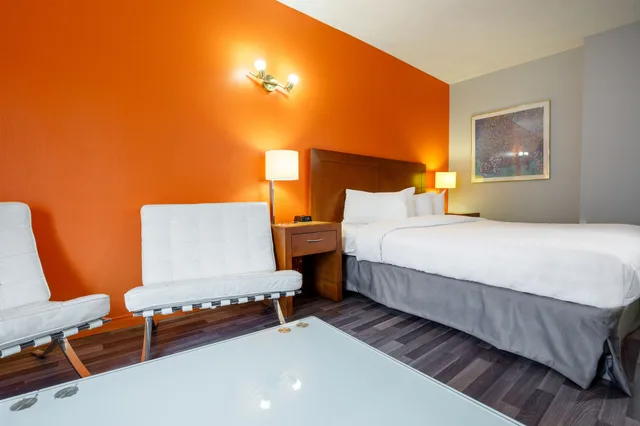 غرفة قياسية بسرير كينج، Clarion Pointe Quebec Airport 2/6