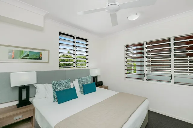 غرفة بسرير كينج وسريرين منفصلين بغرفتي نوم، Mantra Aqueous Port Douglas 2/7