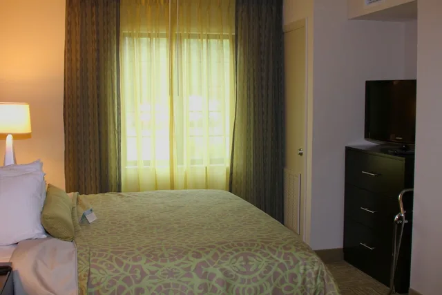جناح استوديو بسرير كوين بمطبخ، Staybridge Suites Syracuse Liverpool 1/3