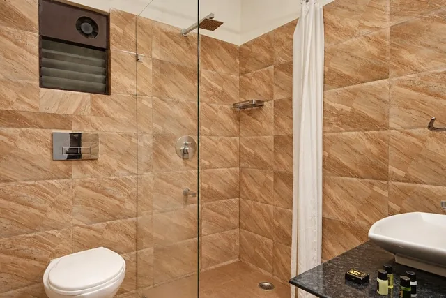 جناح سيغنتشر بسرير فردي بإطلالة على البحيرة، Hotel Sarovar 9/10