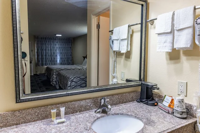 Signature, 2 Queen Beds, Hotel Boerne 6/9