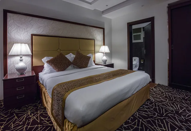 شقة بسريرين منفصلين وسرير كينج بغرفتي نوم، رست نايت للشقق الفندقية - الحمرا(Rest Night Serviced Apartments - AlHamra) 10/10