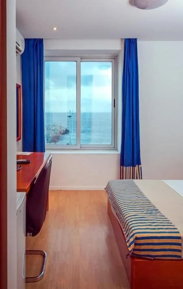 Room, Double Bed, Sea View, Thomson House Angola 1/3