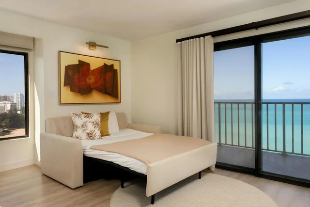 Island, Junior Suite, King Bed, Ocean Front, Beach Front, Sofa, Corner، Courtyard Isla Verde Beach Resort 1/6