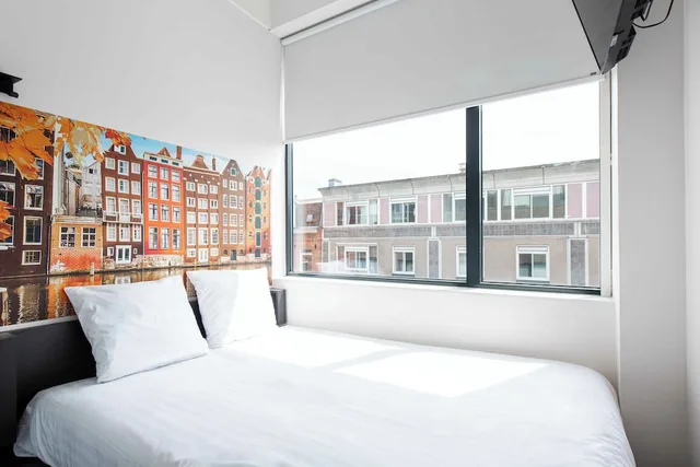 Small Double Room, easyHotel Amsterdam City Centre 6/12